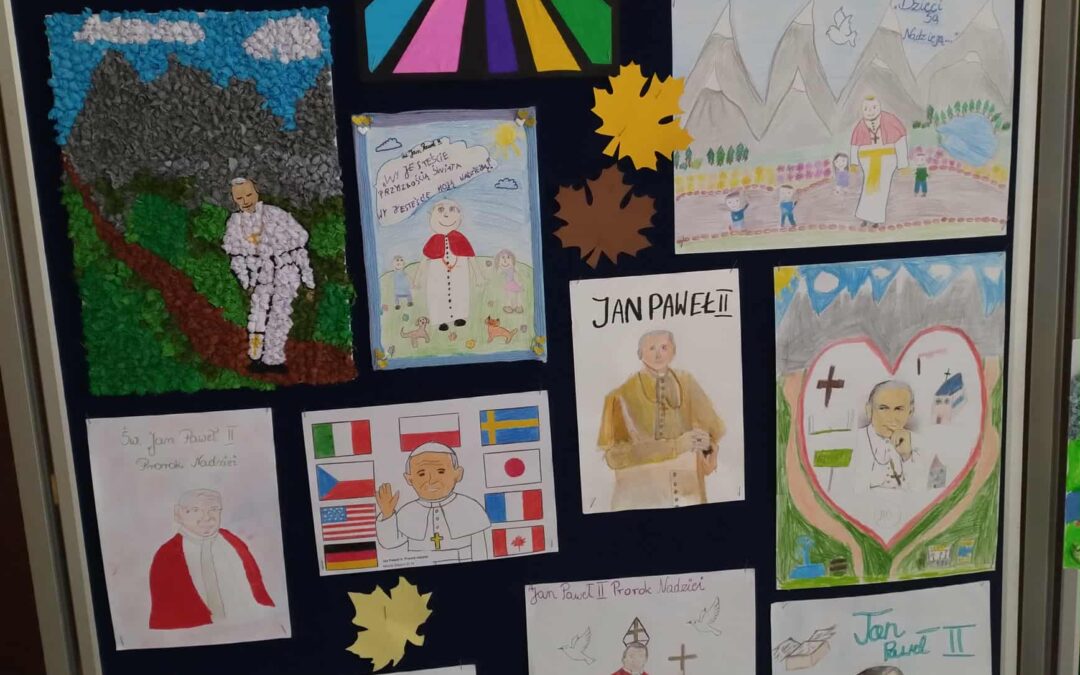 Dzień Papieski w Szkole Podstawowej im. Orląt Lwowskich w Roźwienicy