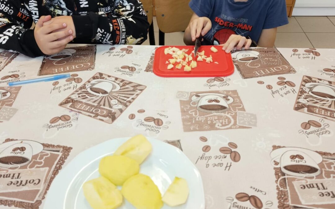 „Z jabłkiem w roli głównej – klasa 2 w kuchni!”